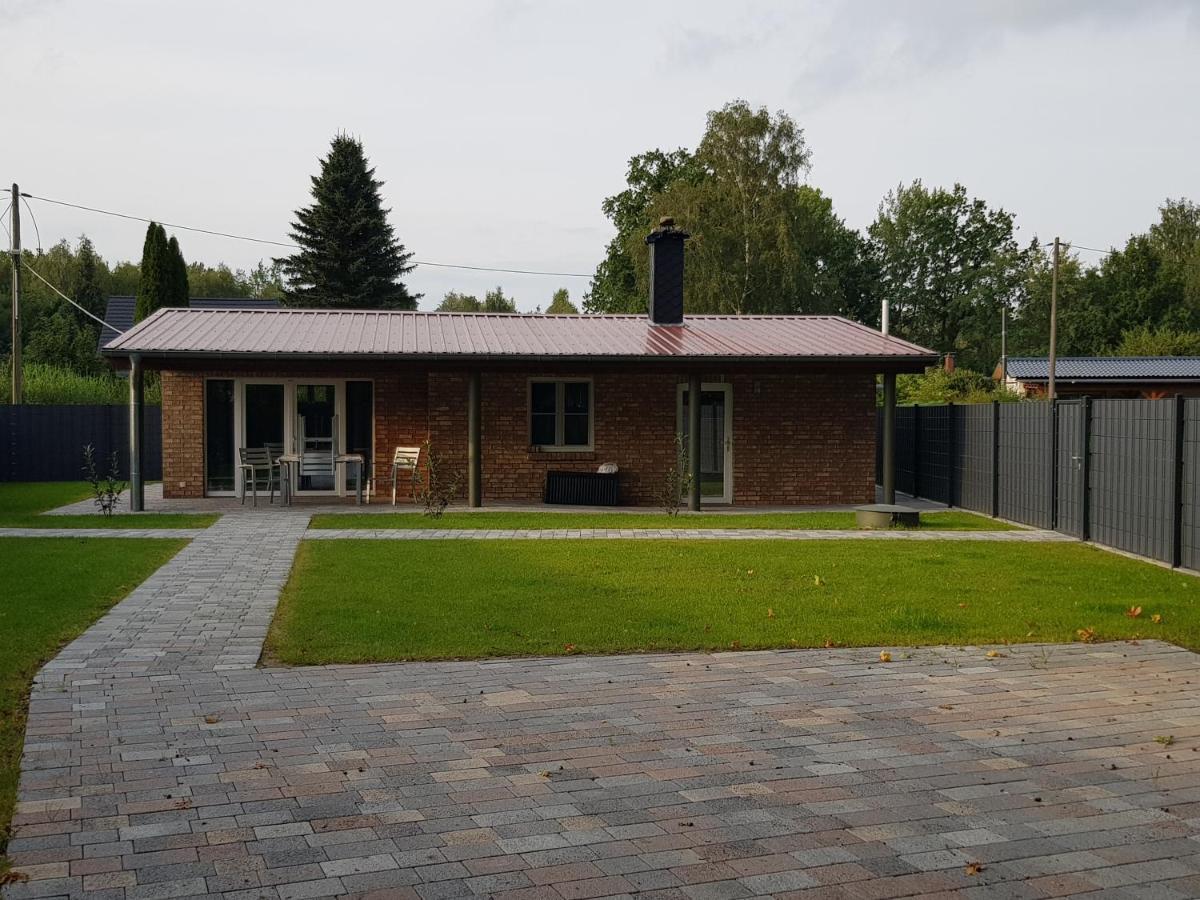 Bungalow Am Neustaedter See Neustadt-Glewe Bagian luar foto